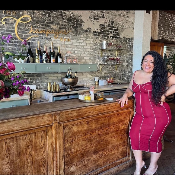 Red dress - Picture 3 of 3